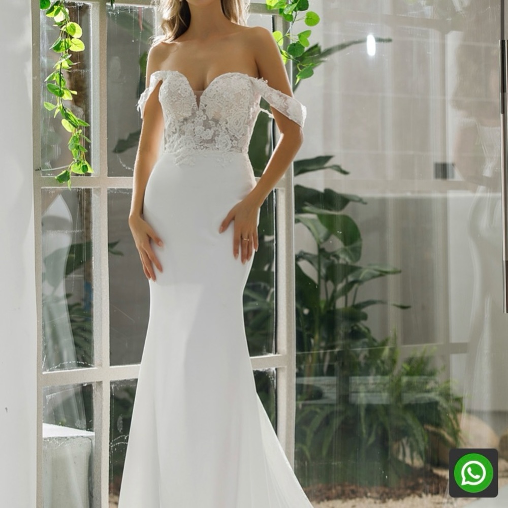 New never worn or altered wedding dress